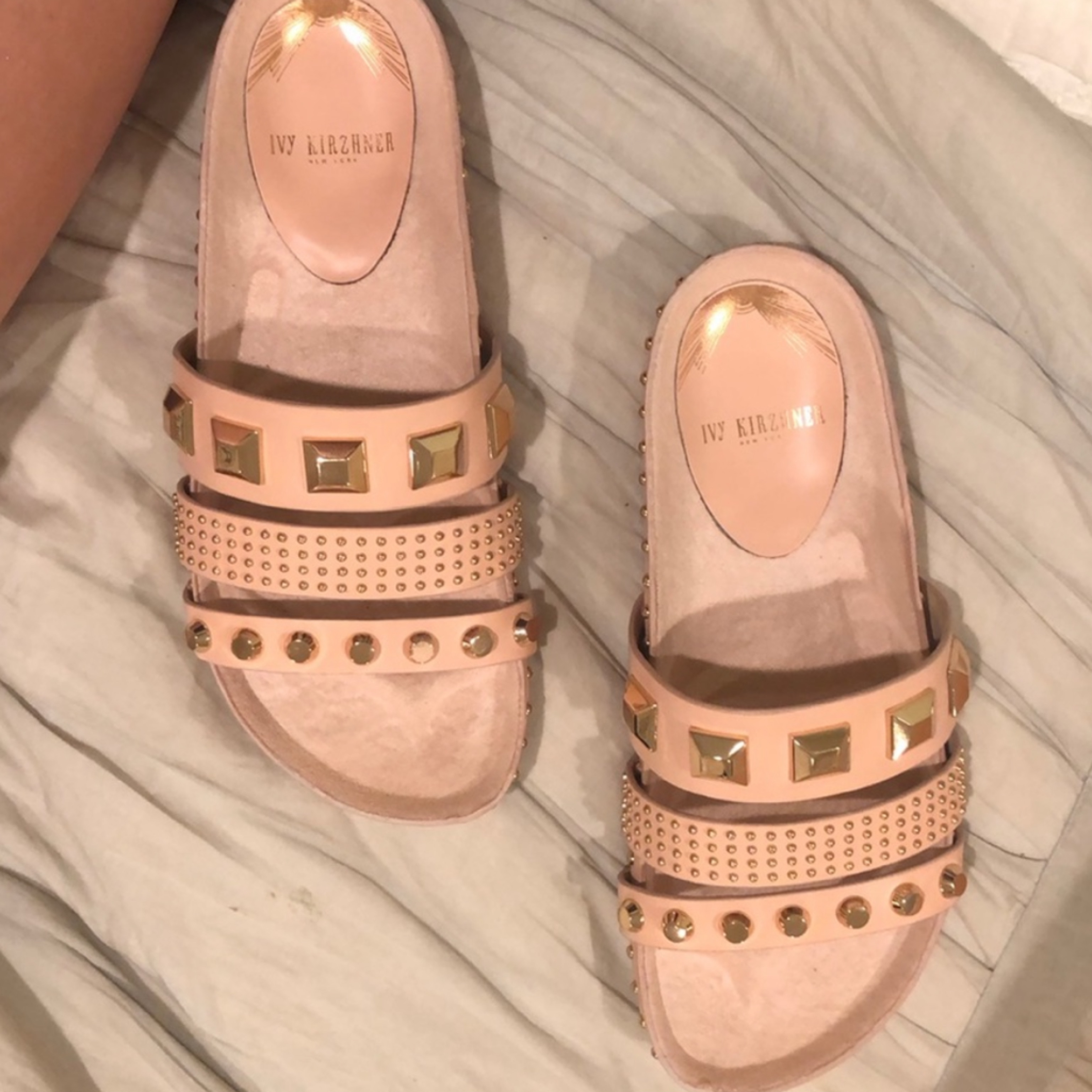 Nwt Ivy Kirzhner Tank Studded Slides Cream Gold 7 18k Gold Studded Leather